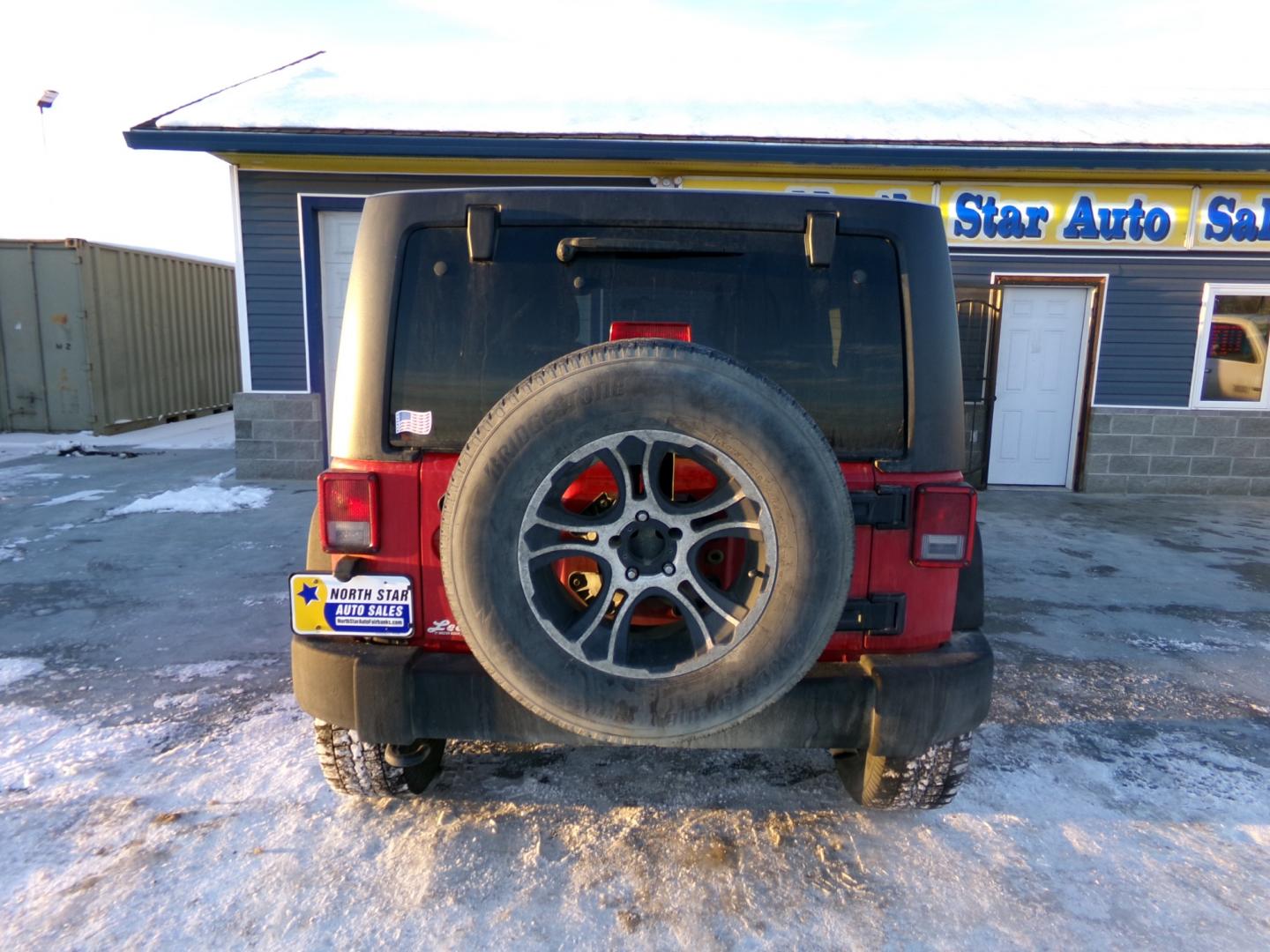 2015 Red /Black Jeep Wrangler Unlimited (1C4HJWEG0FL) with an 3.6L V6 DOHC 24V FFV engine, located at 2630 Philips Field Rd., Fairbanks, AK, 99709, (907) 458-0593, 64.848068, -147.780609 - Photo#3